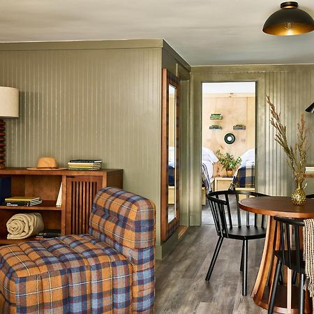 Bluebird Cady Hill Lodge ストー エクステリア 写真