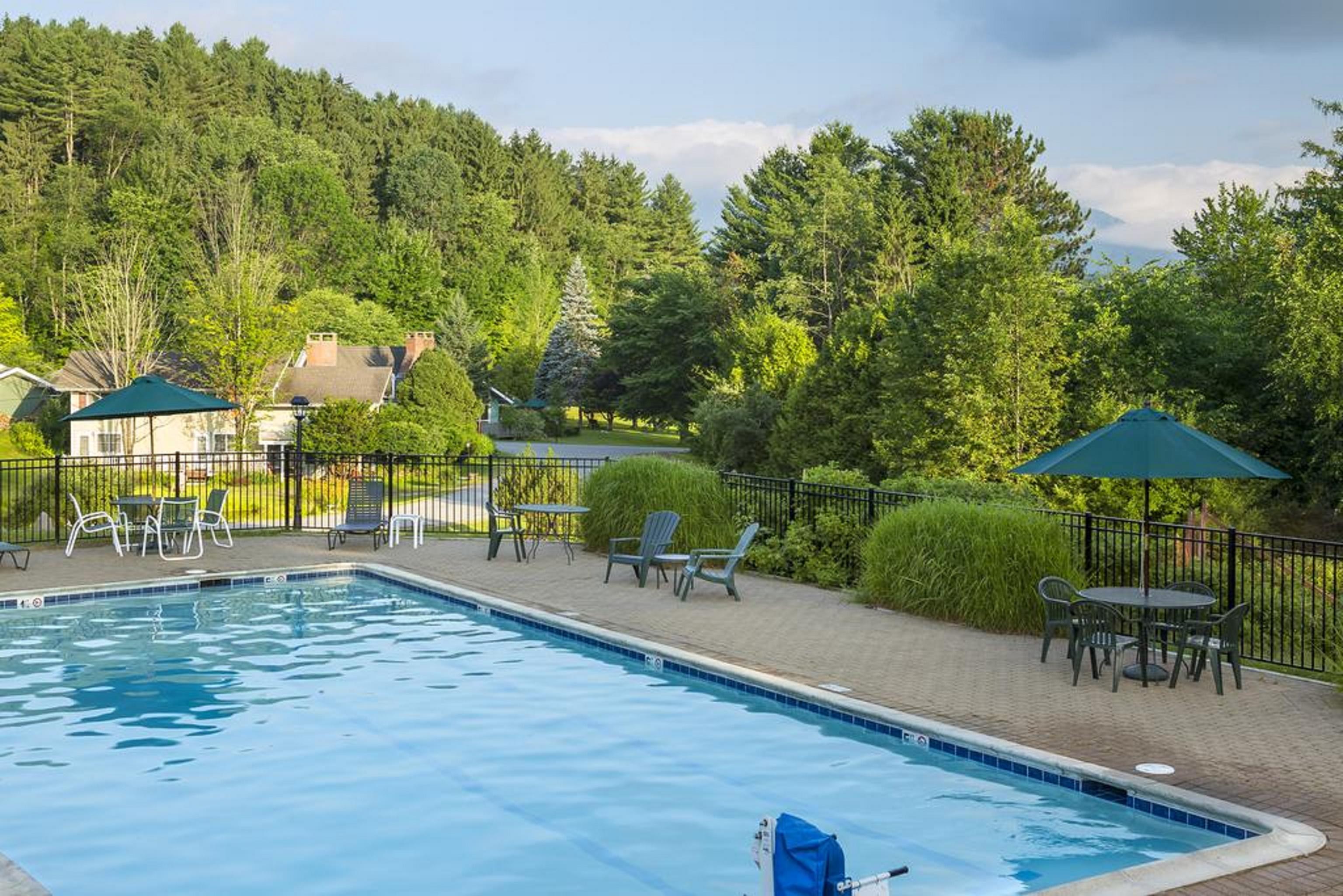 Bluebird Cady Hill Lodge ストー エクステリア 写真