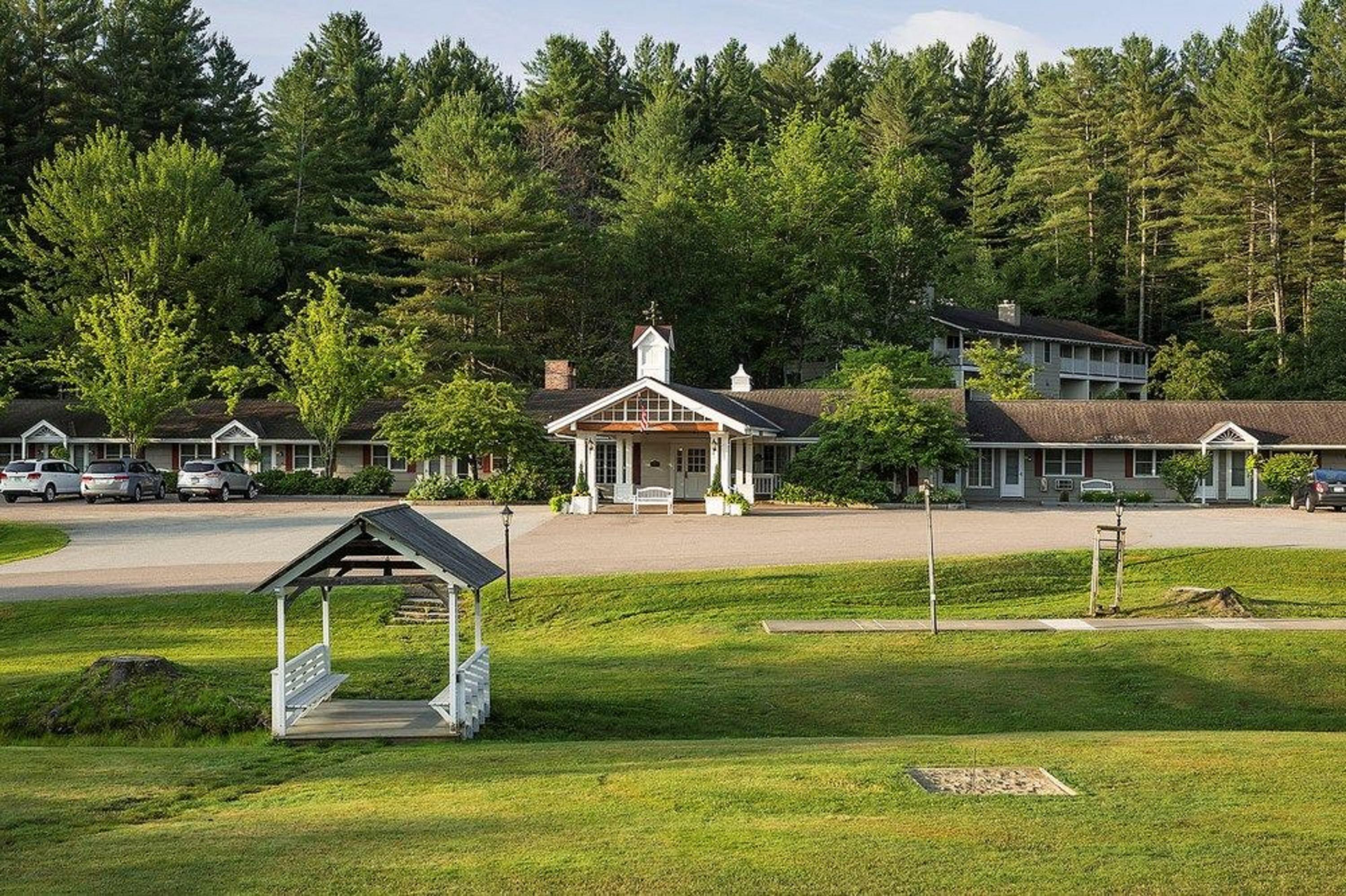 Bluebird Cady Hill Lodge ストー エクステリア 写真