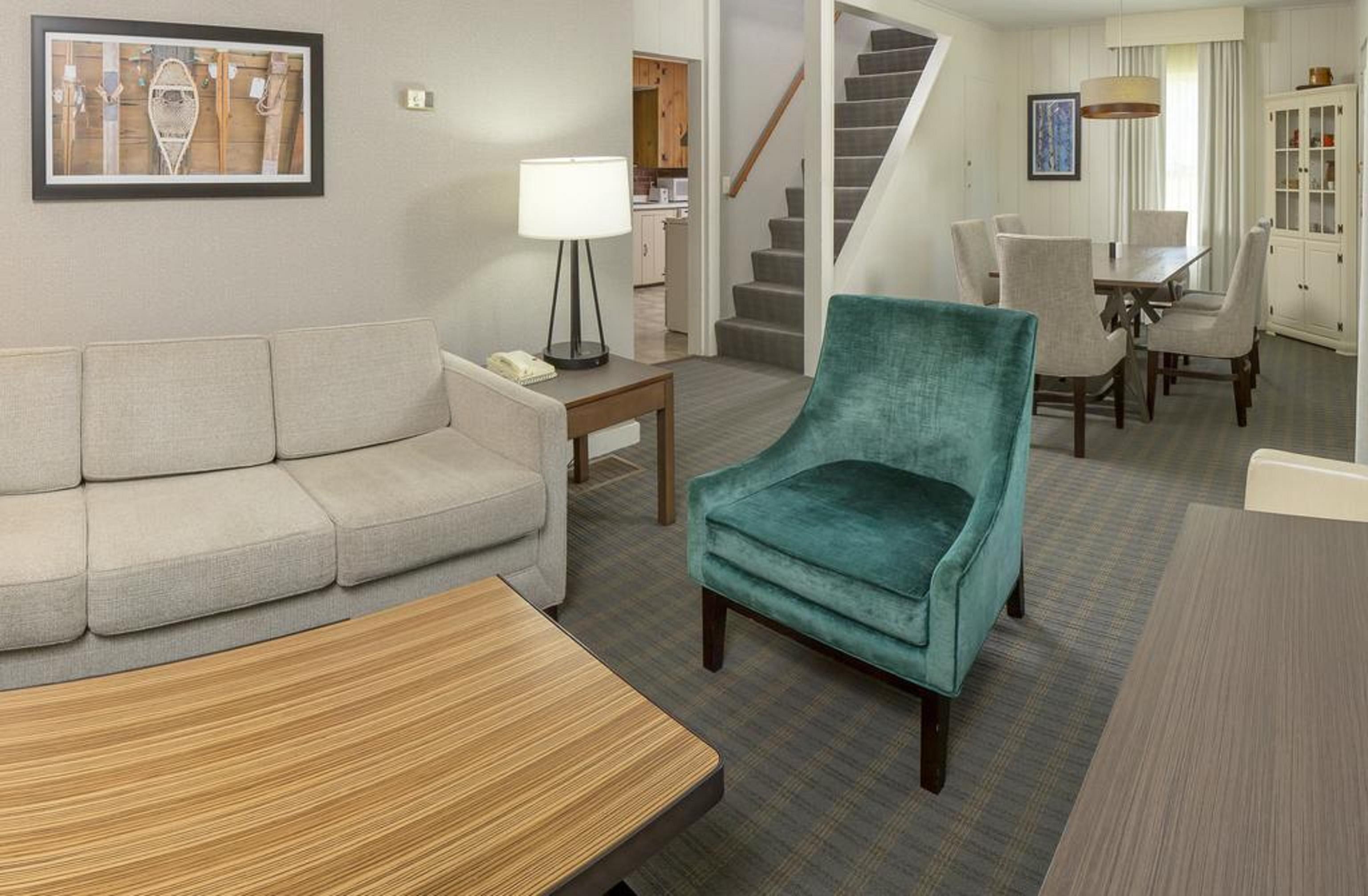 Bluebird Cady Hill Lodge ストー エクステリア 写真