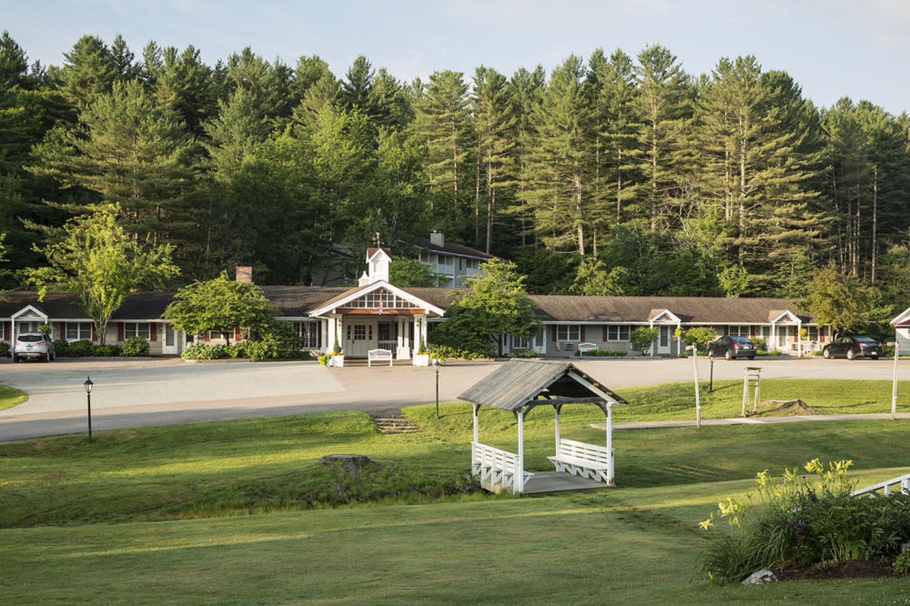 Bluebird Cady Hill Lodge ストー エクステリア 写真