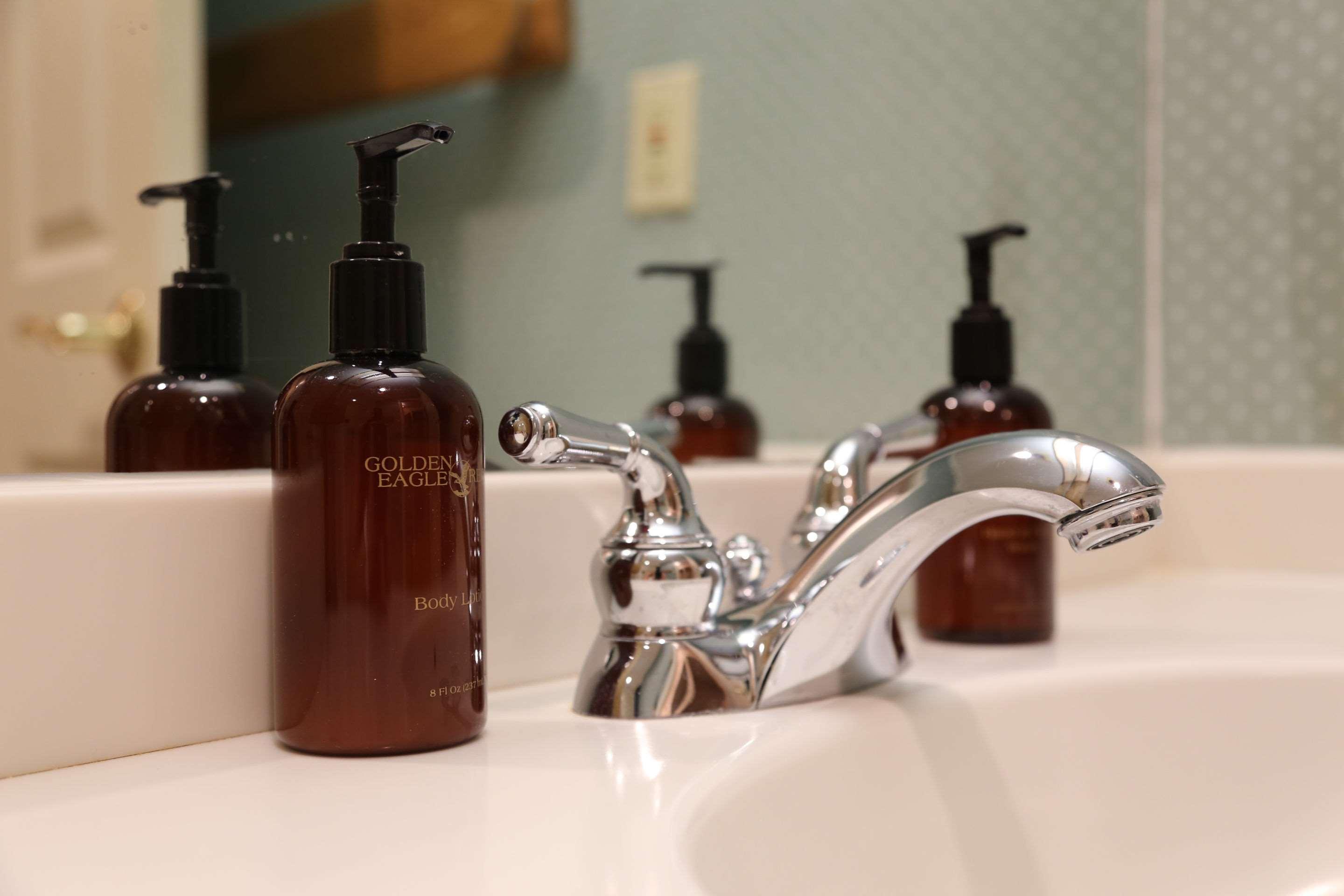 Bluebird Cady Hill Lodge ストー エクステリア 写真