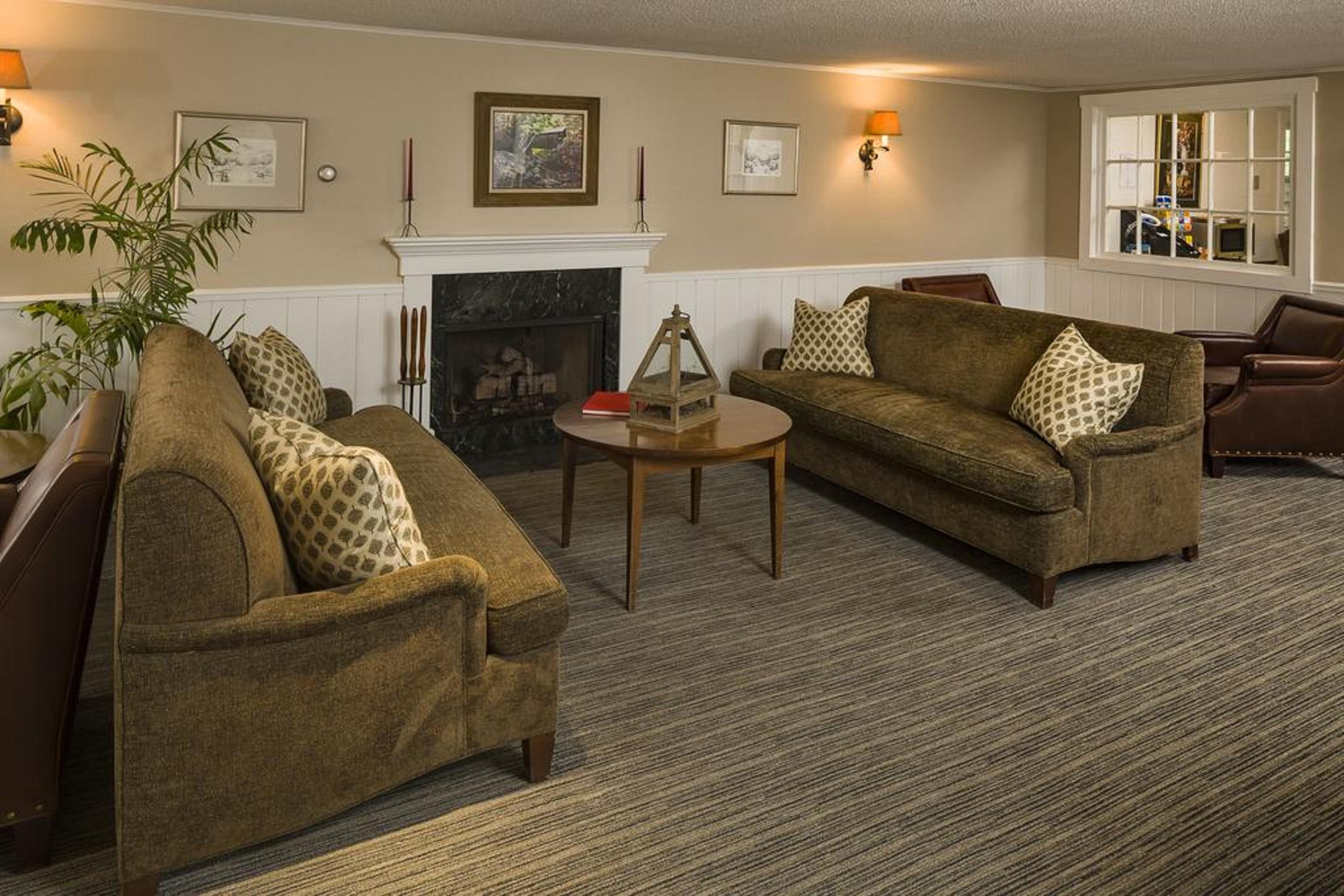 Bluebird Cady Hill Lodge ストー エクステリア 写真