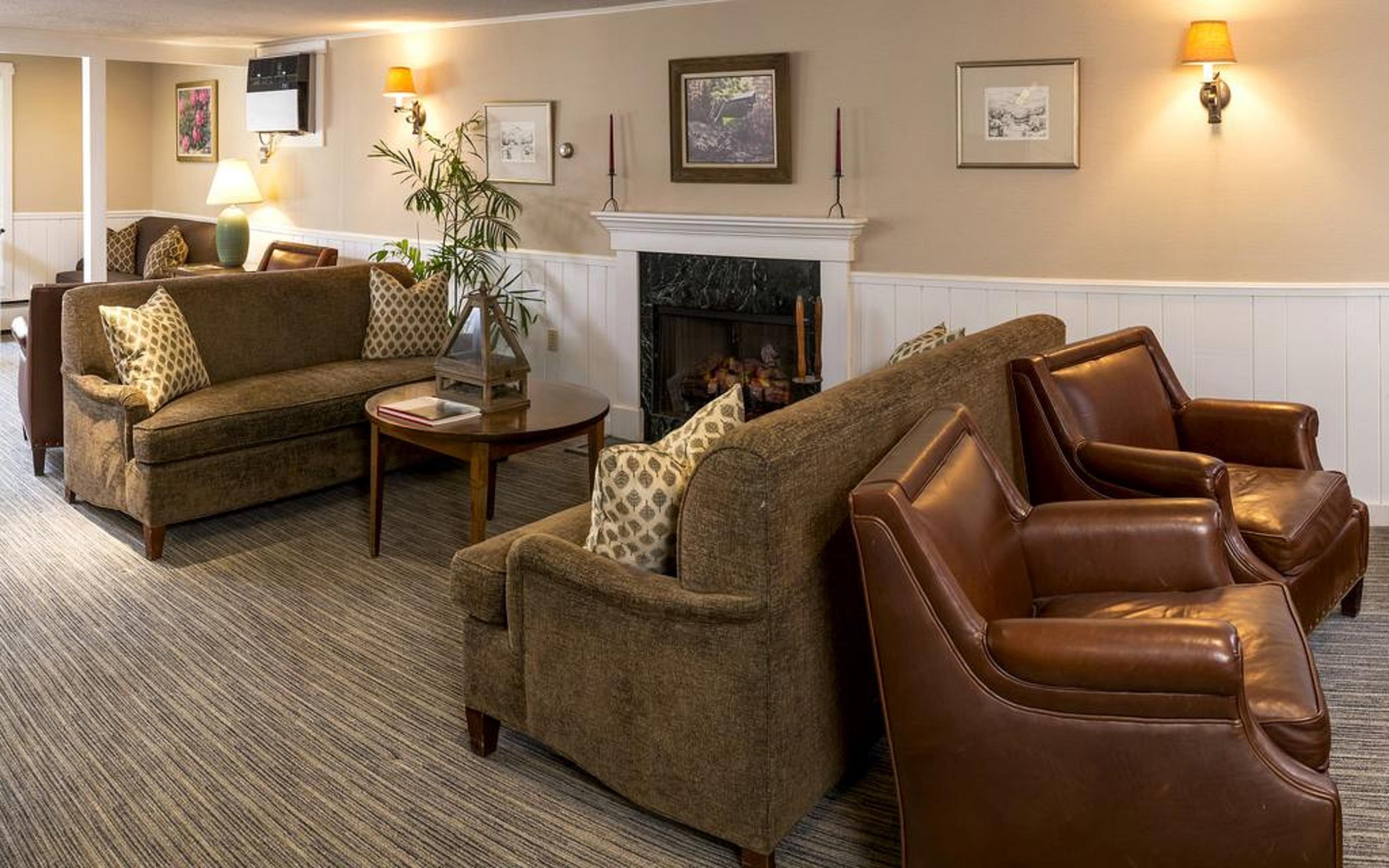 Bluebird Cady Hill Lodge ストー エクステリア 写真