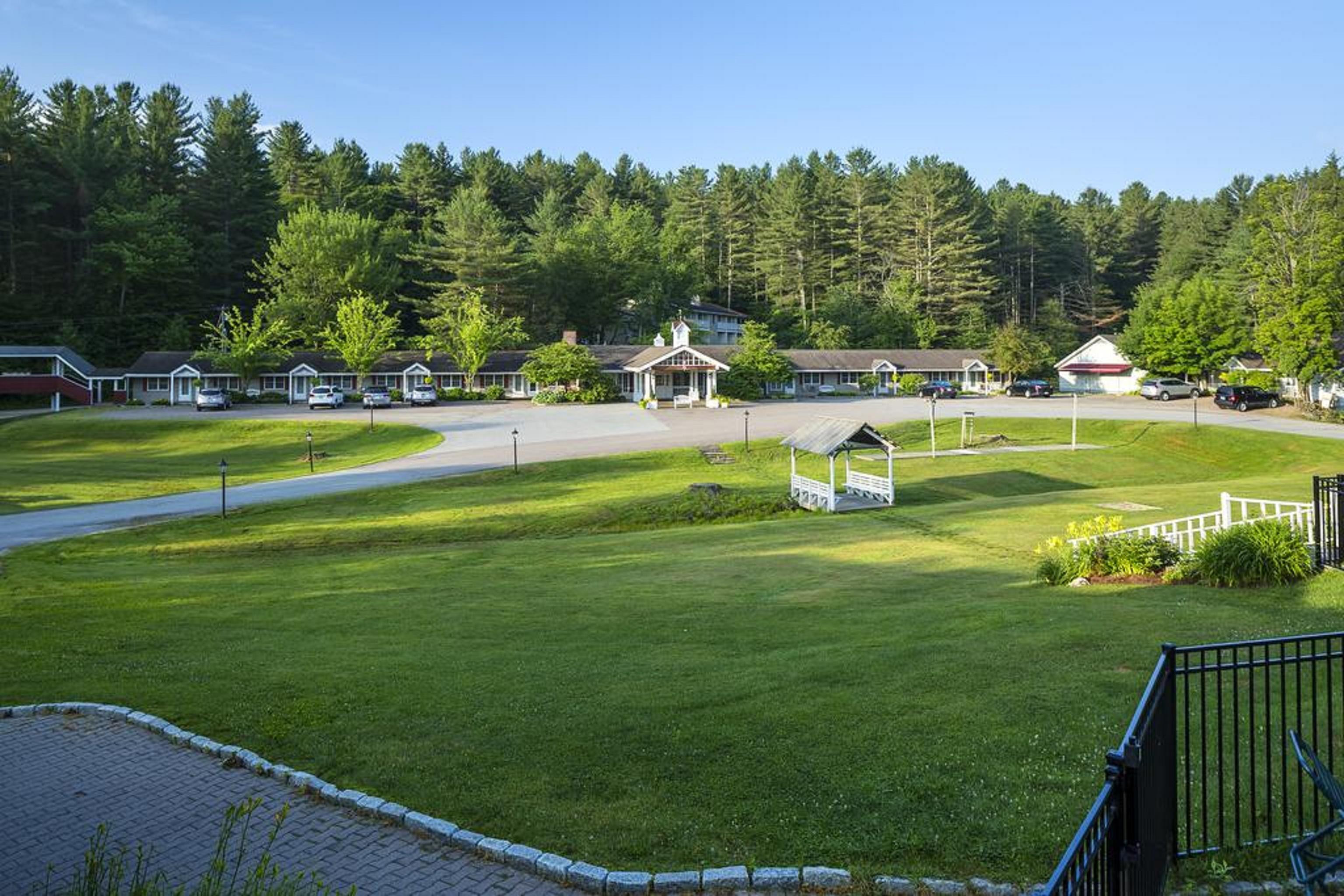 Bluebird Cady Hill Lodge ストー エクステリア 写真
