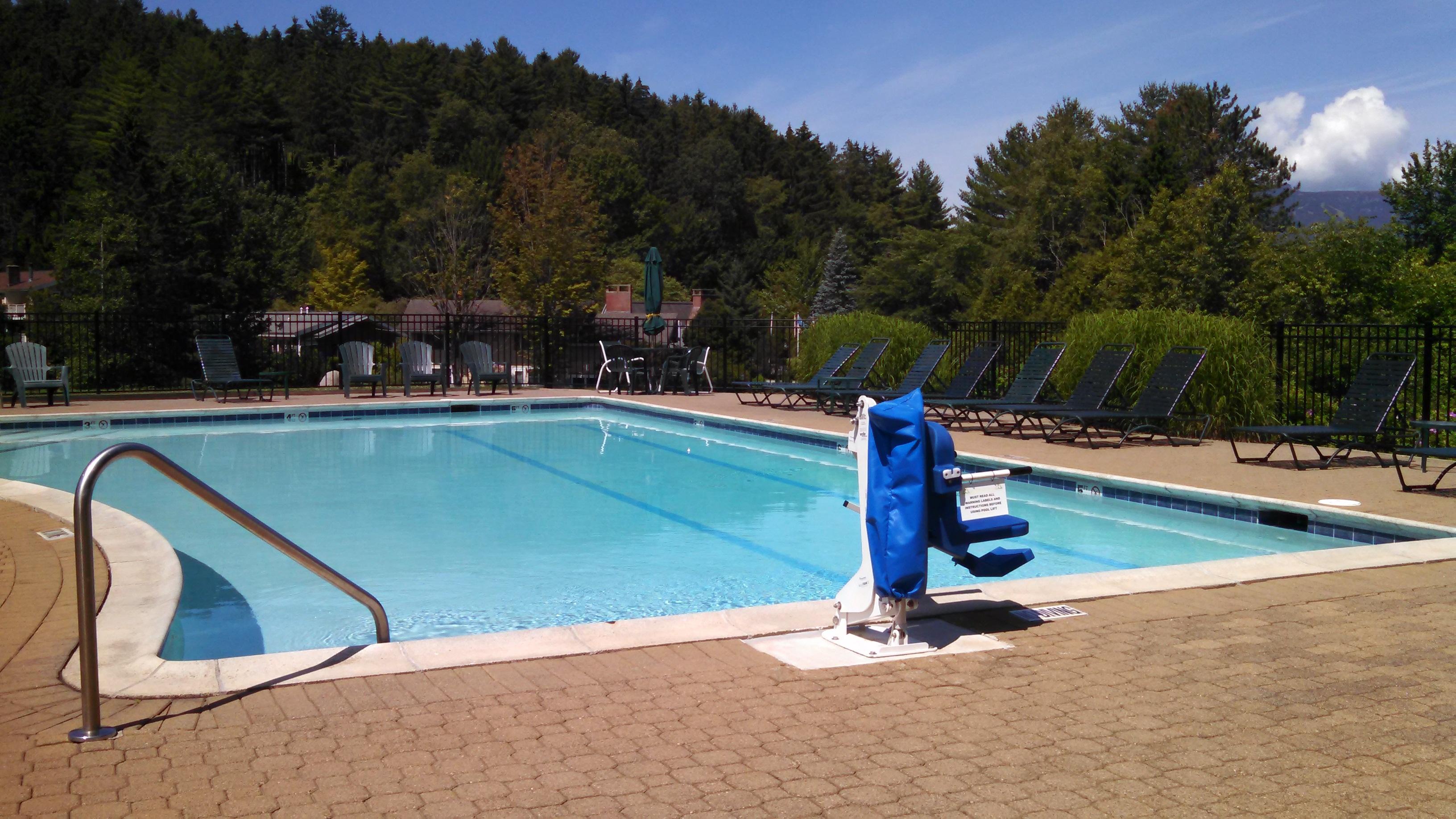 Bluebird Cady Hill Lodge ストー エクステリア 写真