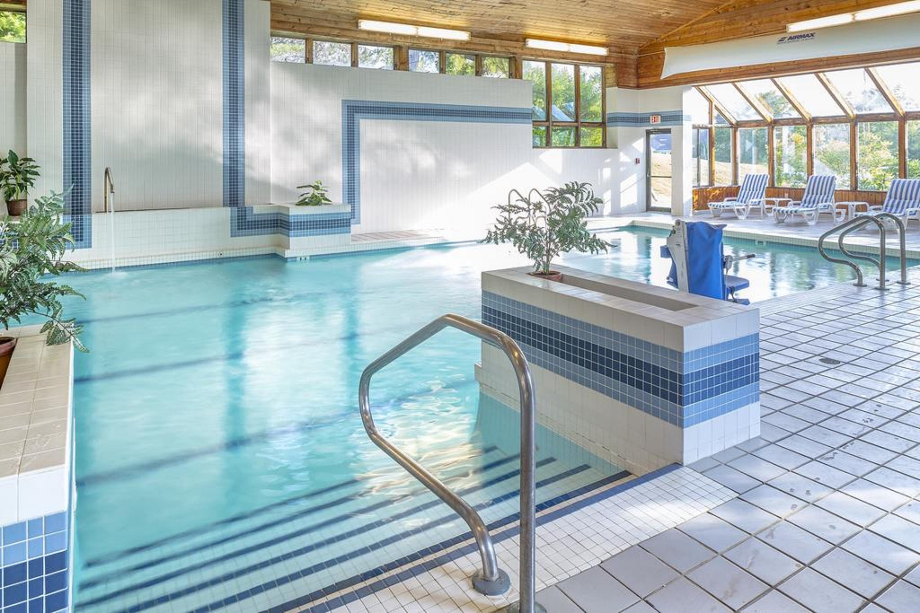 Bluebird Cady Hill Lodge ストー エクステリア 写真