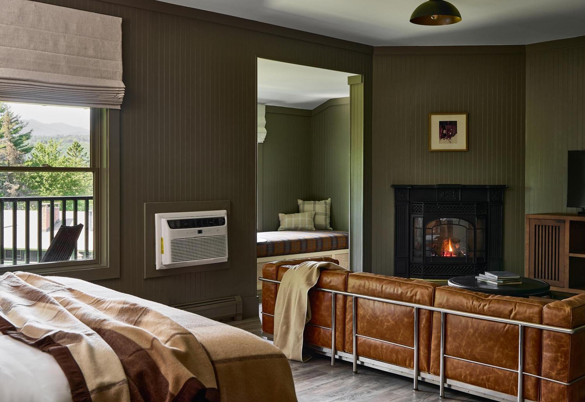 Bluebird Cady Hill Lodge ストー エクステリア 写真