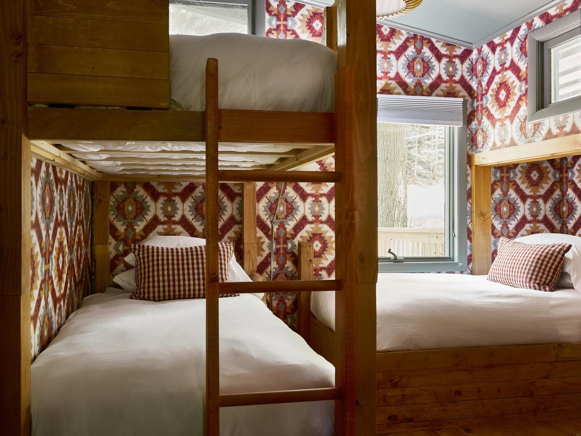 Bluebird Cady Hill Lodge ストー エクステリア 写真