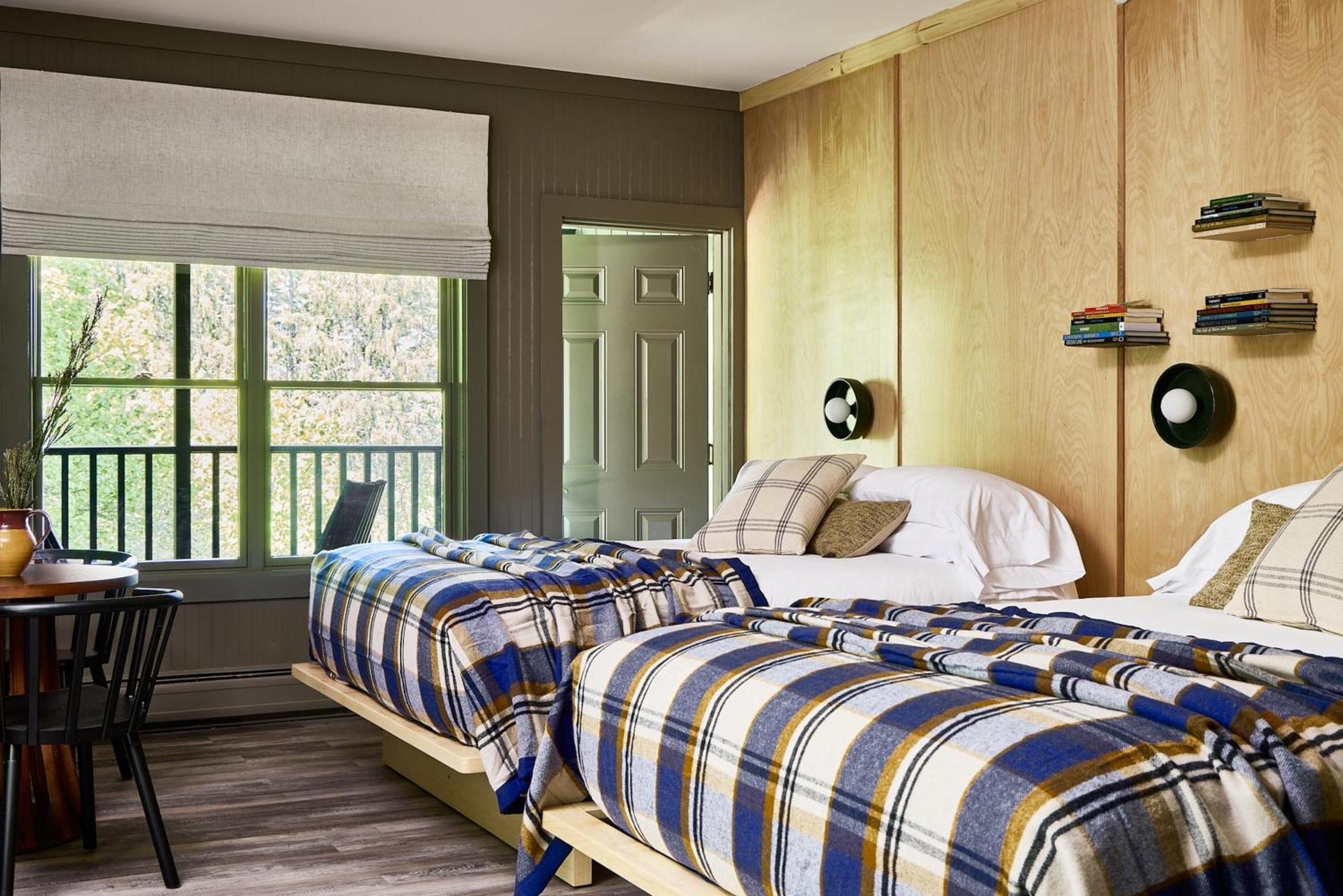 Bluebird Cady Hill Lodge ストー エクステリア 写真