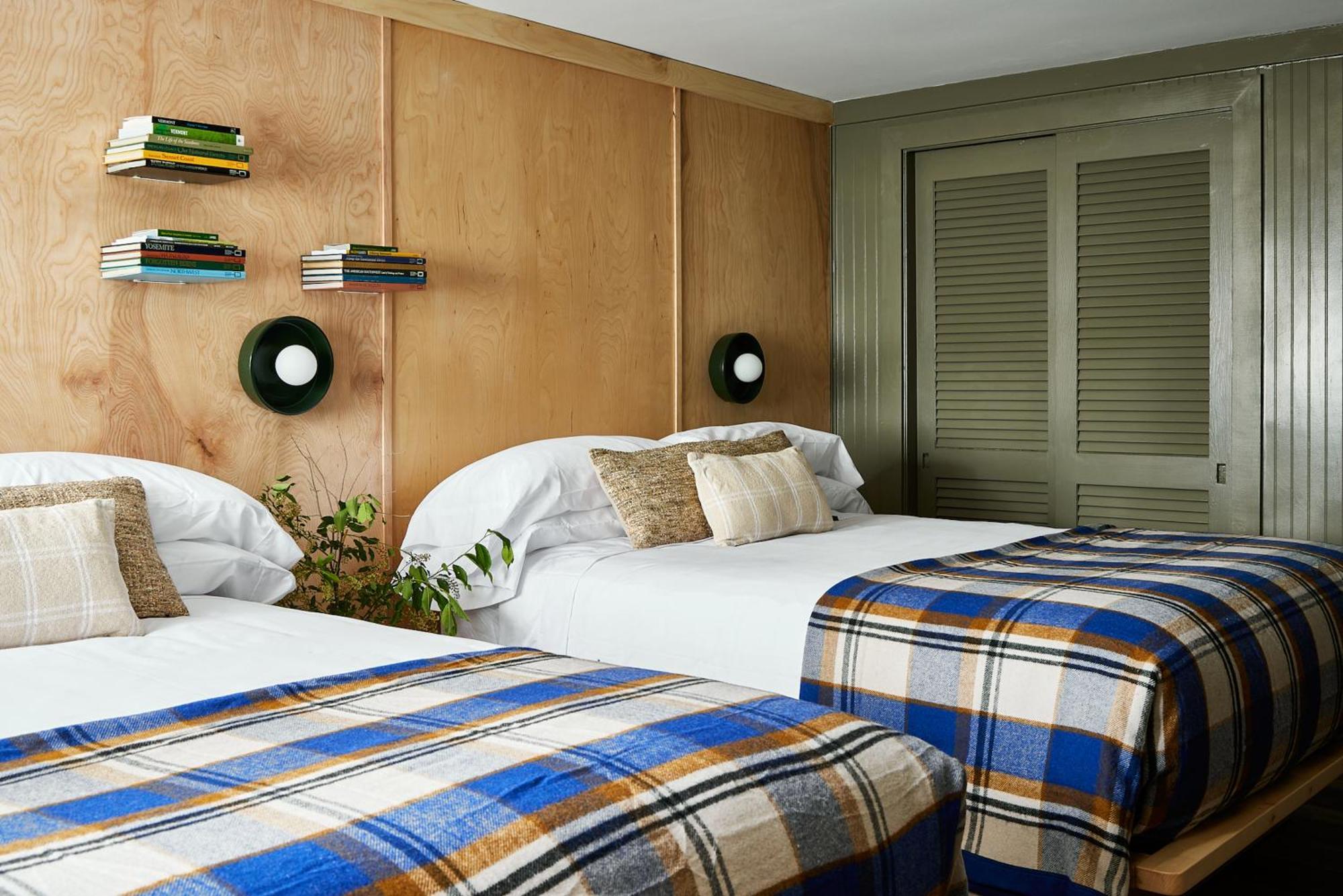 Bluebird Cady Hill Lodge ストー エクステリア 写真