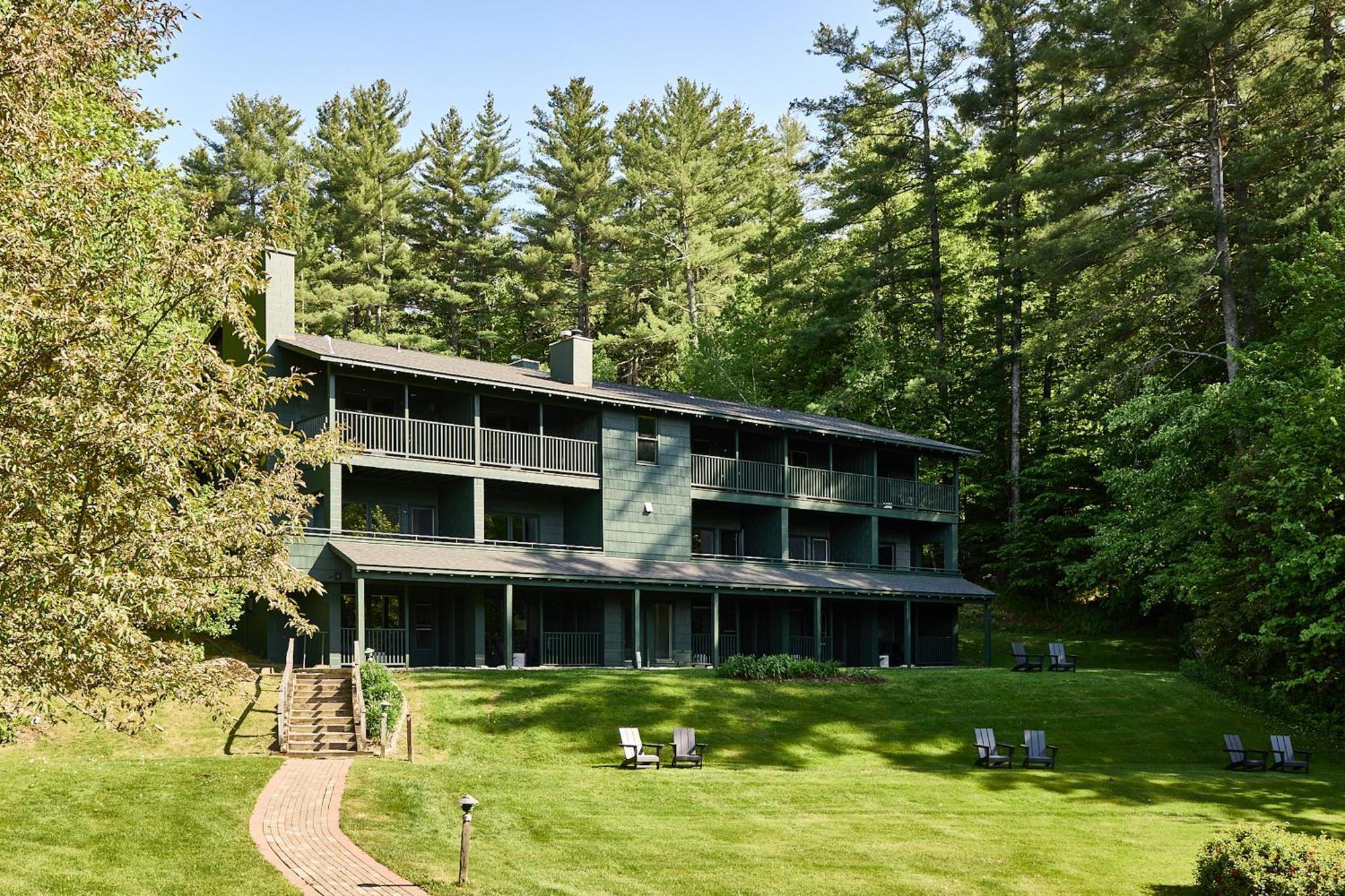 Bluebird Cady Hill Lodge ストー エクステリア 写真